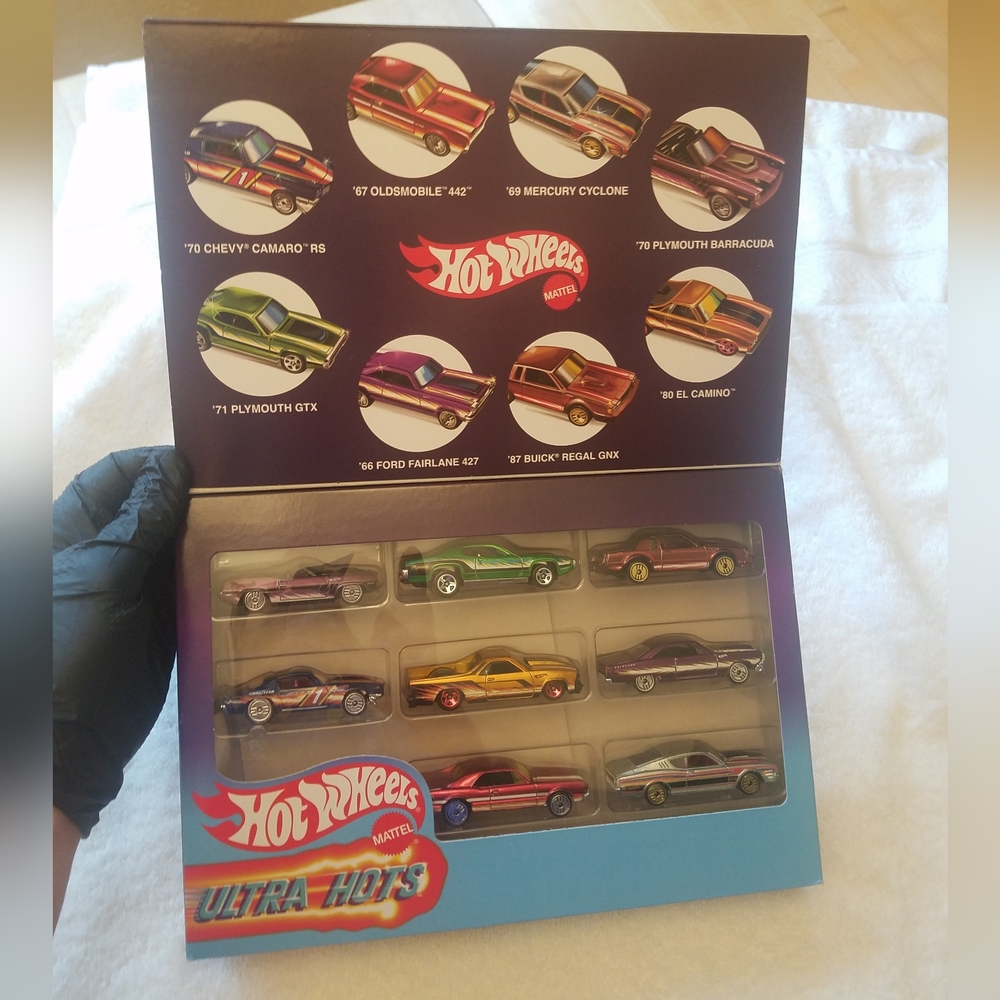Hot Wheels 2022 Complete Set Ultra Hots 8 Pack In Collector Box SEALED N…